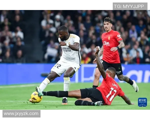 涅波沃米采与苏瓦乌基的精彩对决揭示足球战术与团队合作的魅力 涅波沃米采与苏瓦乌基的精彩对决揭示足球战术与团队合作的魅力